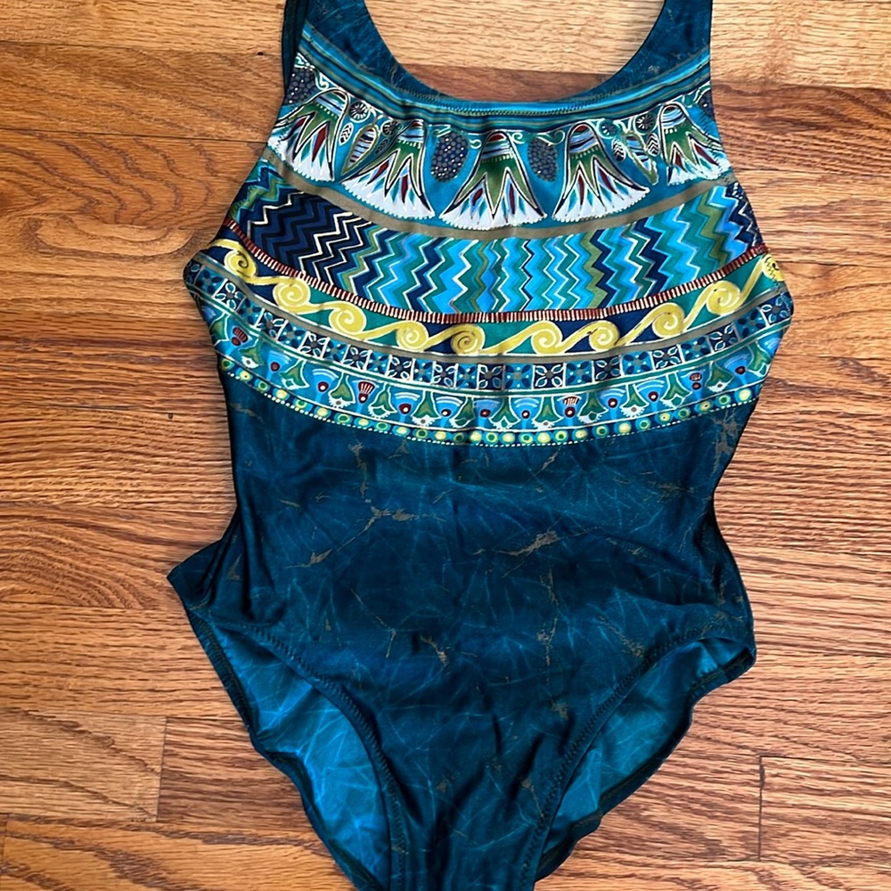 Gottex swimsuitS10. Beautiful colors blueish green gold reds& yellow.high neck.
